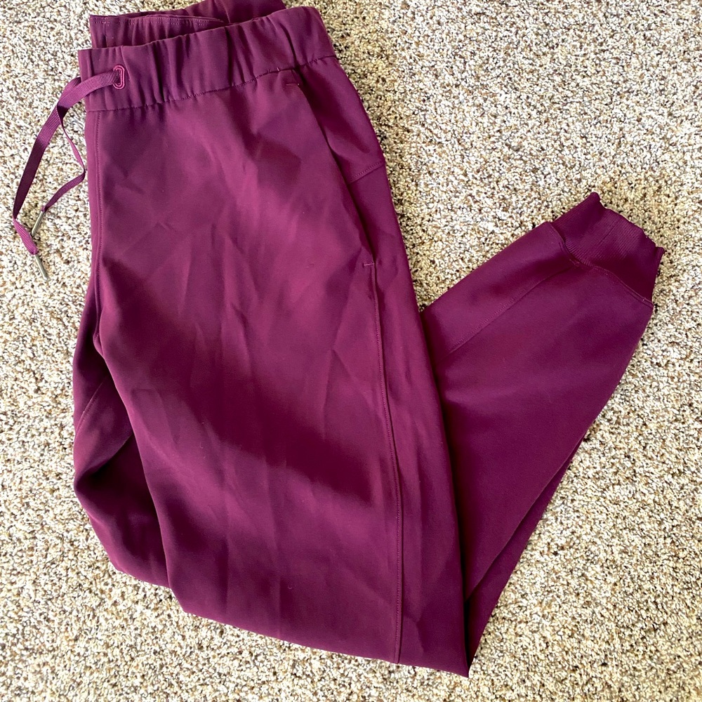 Lululemon On the Fly joggers